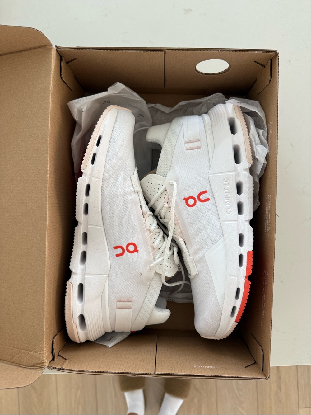 Men on cloudnova2 color white/flame size 8.5